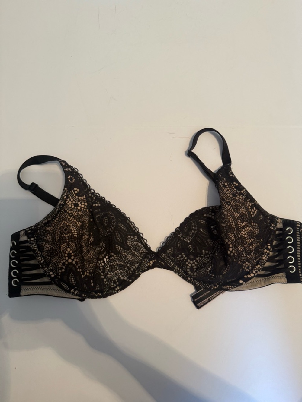 Victoria's Secret Very Sexy Bra Size 32DD/E70 lace and tan and black